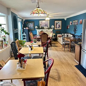 The Charming Hide-Out Homestay Abbotsford